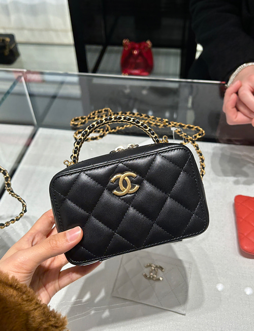 CHANEL CHAIN WALLET Clutch with Chain (AP3036) in 2023